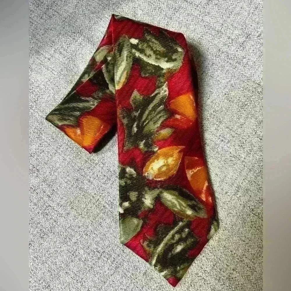 BALLY 100% SILK GREEN,RED & GOLD DESIGNER LUXURY MEN’S VINTAGE NECK TIE HOLIDAY